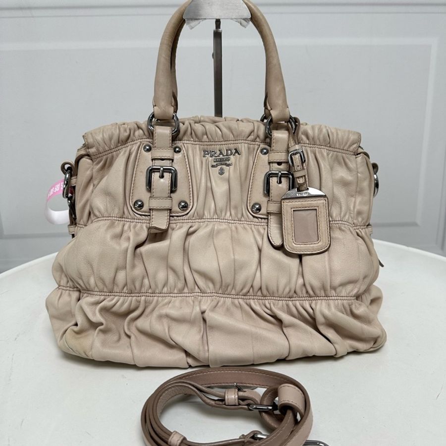 Prada • 經典奶茶色褶皺全皮托特包 🈶原廠背帶-2