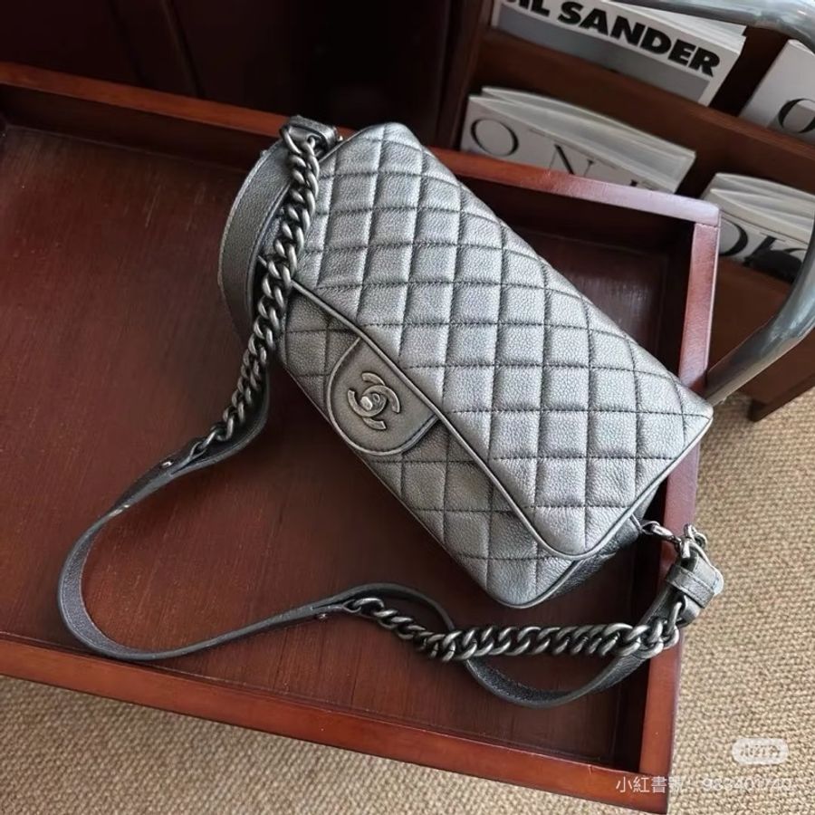 Chanel • 經典太空銀荔枝牛皮朋克鏈條Cf-1