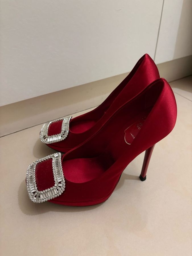Roger Vivier Paris 酒紅色緞面水晶方扣高跟鞋36-1