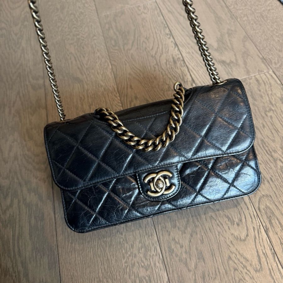 Chanel • 經典黑金油臘牛皮孟買 小號-4