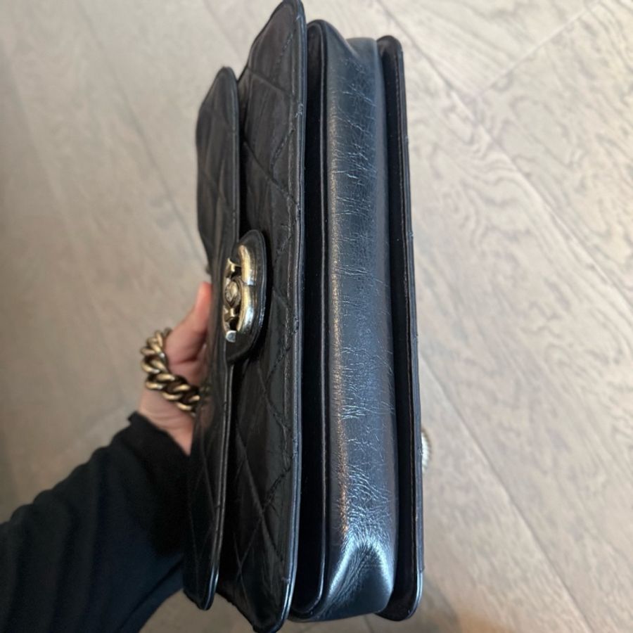 Chanel • 經典黑金油臘牛皮孟買 小號-9
