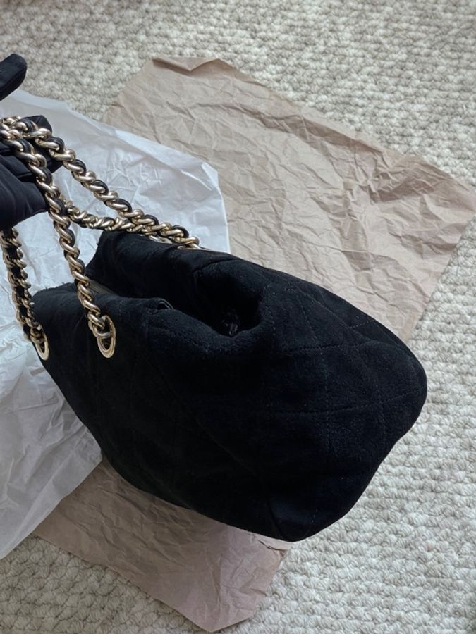Prada • 稀有黑金麂皮保齡球包-7