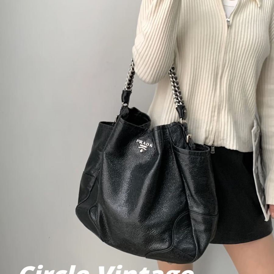 Prada • 經典黑銀油臘皮鏈條垃圾袋-6
