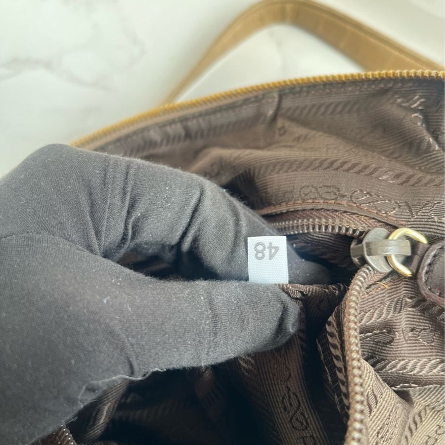 Prada • 經典卡其色尼龍降落傘鏈條包-9
