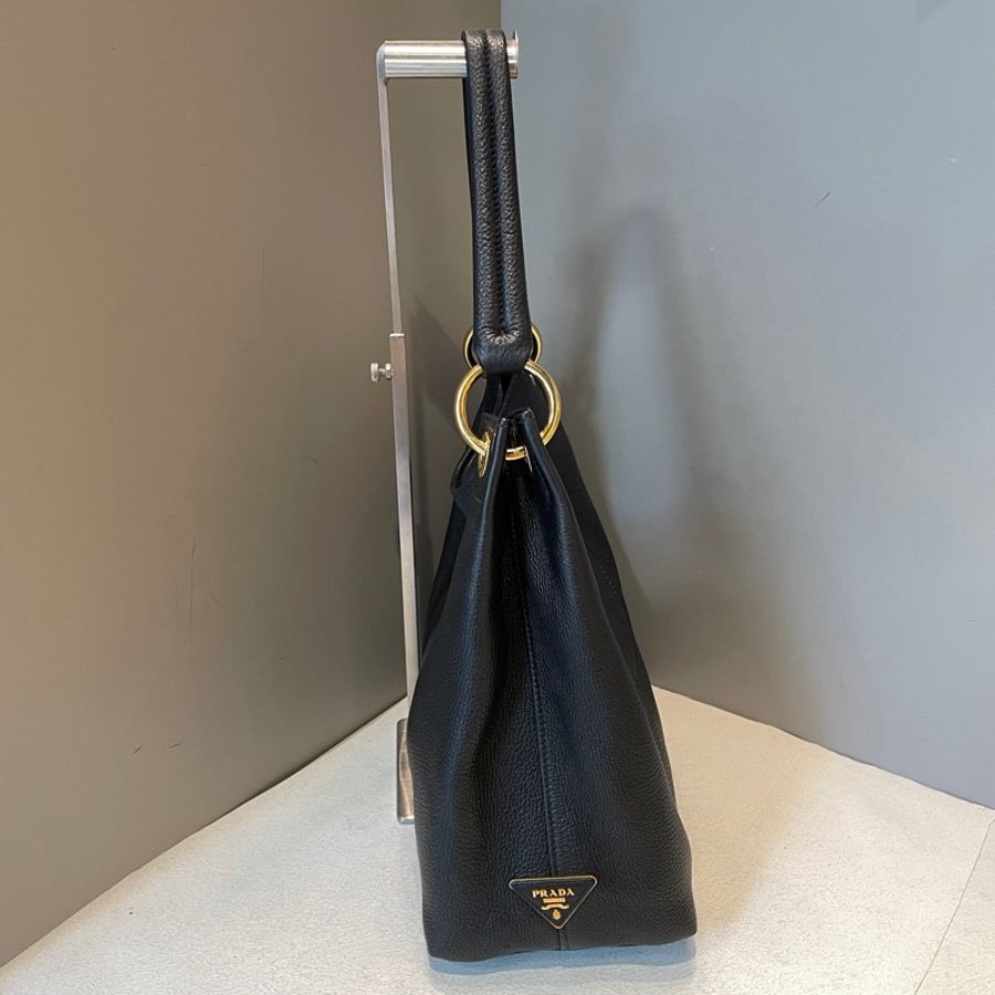 Prada • 經典黑金牛皮Hobo包-3