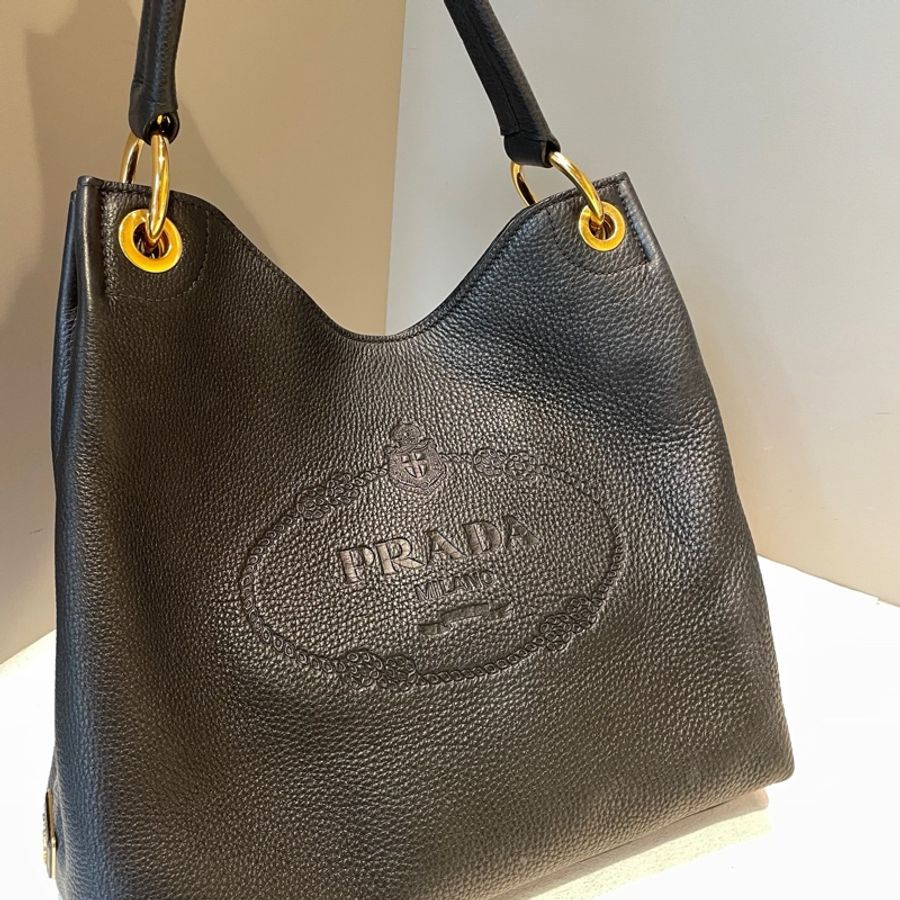 Prada • 經典黑金牛皮Hobo包-7