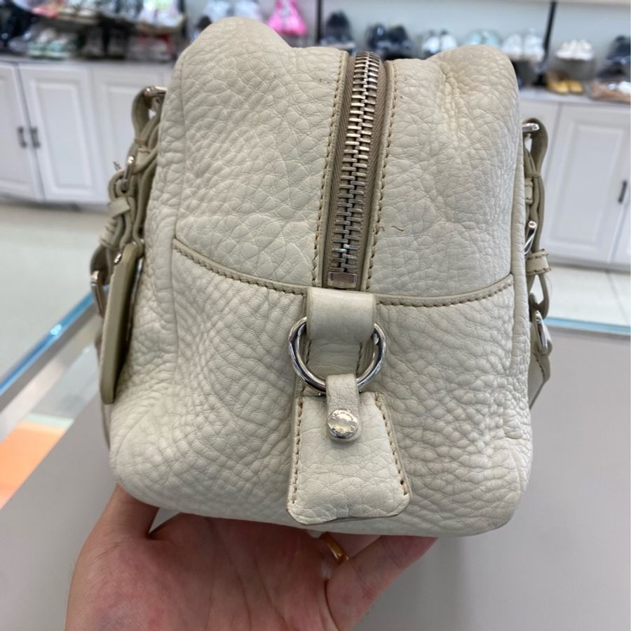 Prada • 經典白色浮雕全皮波士頓包-8