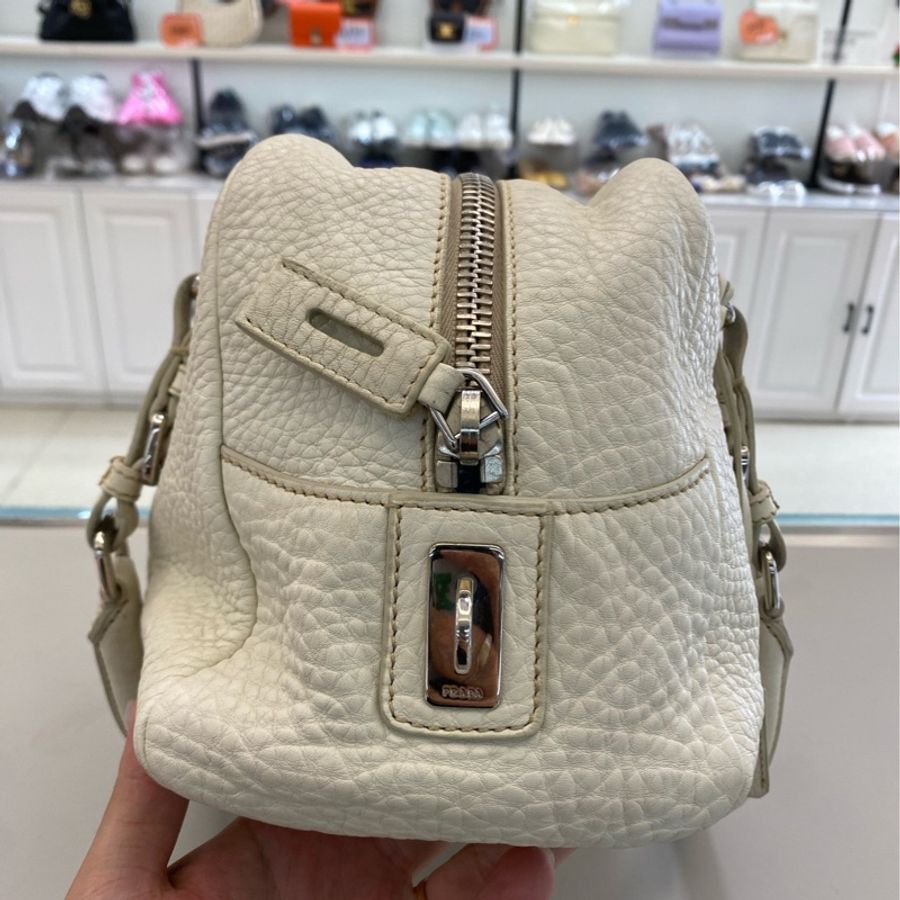Prada • 經典白色浮雕全皮波士頓包-9
