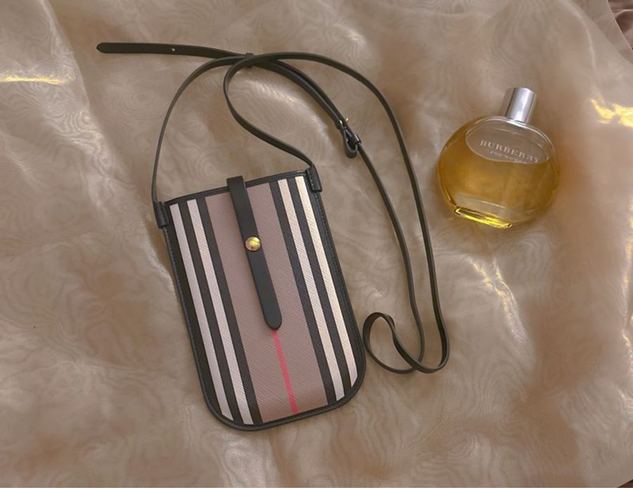 Burberry 🤎🤍🖤經典格紋4卡多功能📱卡包|近新美品|-0