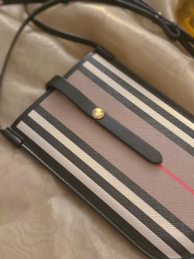 Burberry 🤎🤍🖤經典格紋4卡多功能📱卡包|近新美品|-4