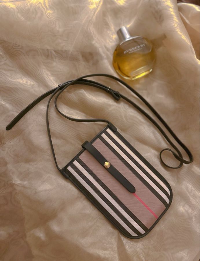 Burberry 🤎🤍🖤經典格紋4卡多功能📱卡包|近新美品|-9