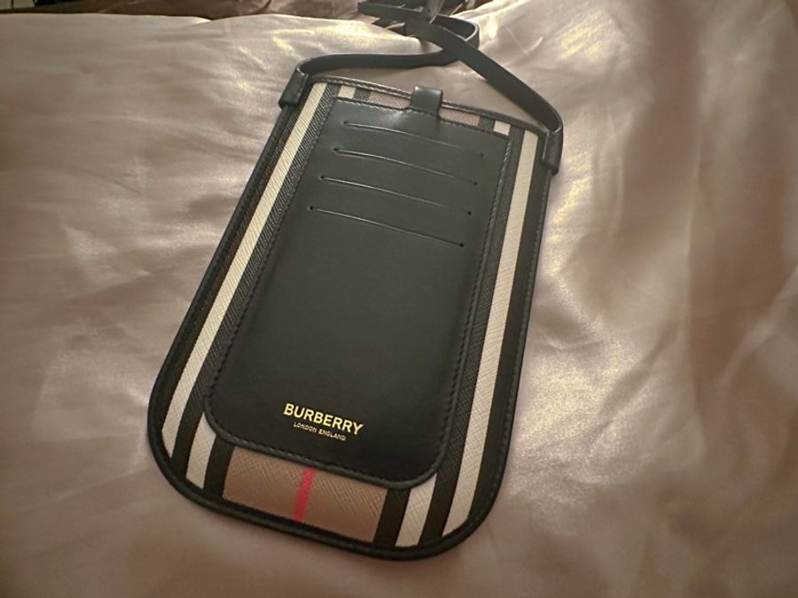 Burberry 🤎🤍🖤經典格紋4卡多功能📱卡包|近新美品|-11