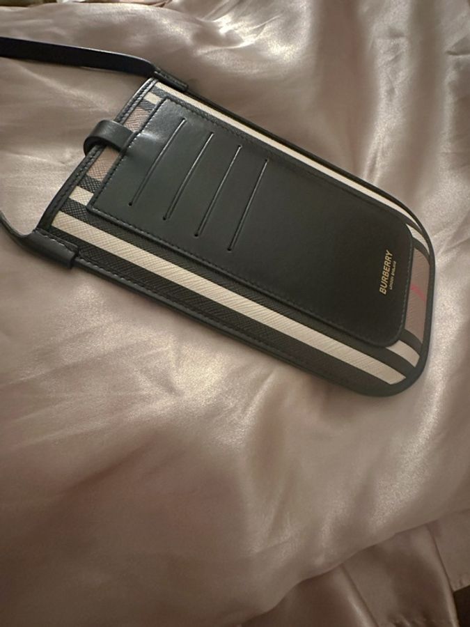 Burberry 🤎🤍🖤經典格紋4卡多功能📱卡包|近新美品|-13
