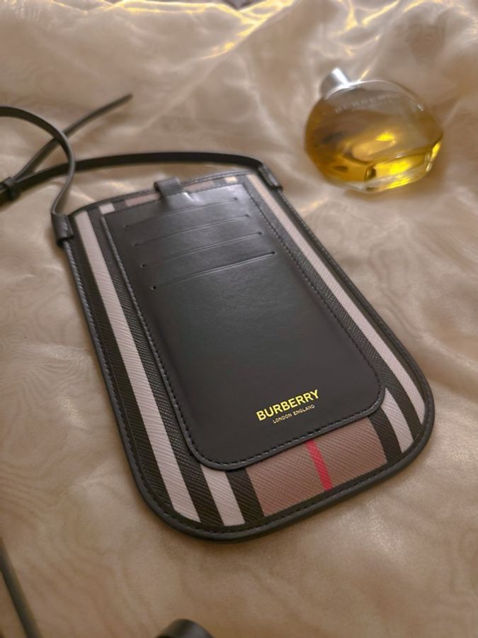 Burberry 🤎🤍🖤經典格紋4卡多功能📱卡包|近新美品|-14