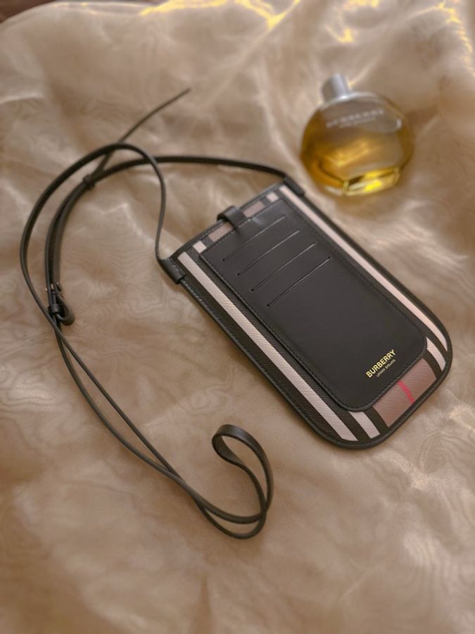 Burberry 🤎🤍🖤經典格紋4卡多功能📱卡包|近新美品|-16