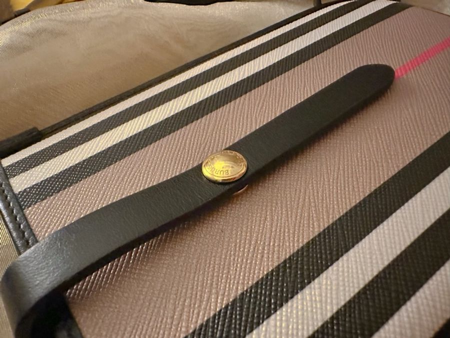 Burberry 🤎🤍🖤經典格紋4卡多功能📱卡包|近新美品|-23