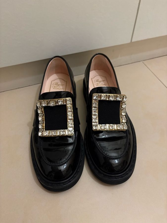 Roger Vivier Viv’ Rangers 黑色漆皮水晶方扣樂福鞋36.5-1