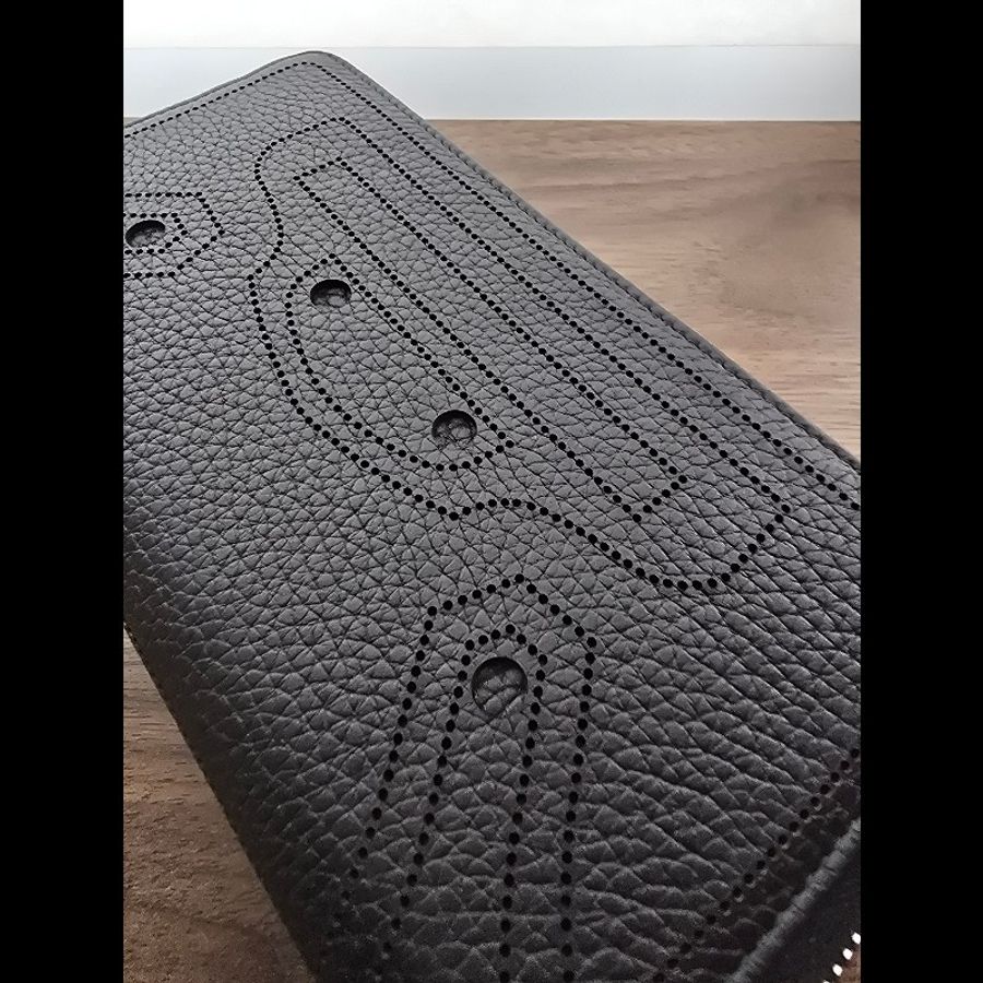 Balenciaga 黑色牛皮壓紋 Shadow 長夾 閒置全新未使用-1