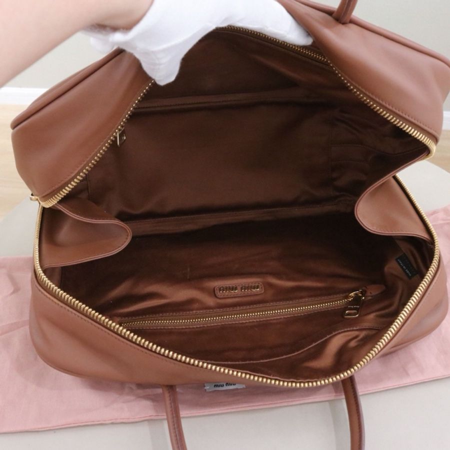 MiuMiu 繆繆 Beau全皮手提保齡球公文包,乾邑色 ,芯片款 尺寸34*10*23cm,配件防塵袋-9