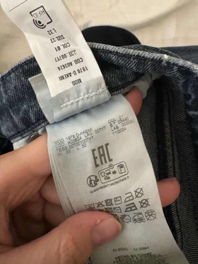 DIESEL 深藍刷色寬版牛仔褲 W23-3
