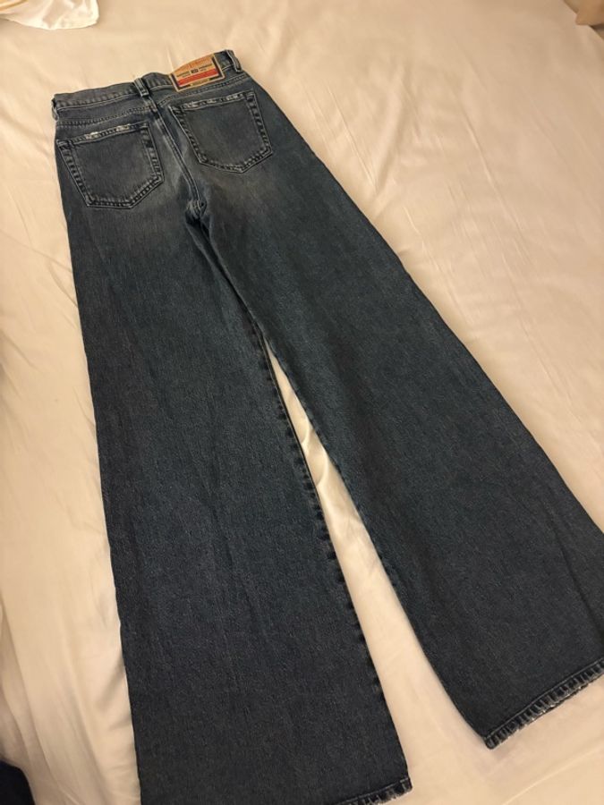 DIESEL 深藍刷色寬版牛仔褲 W23-4