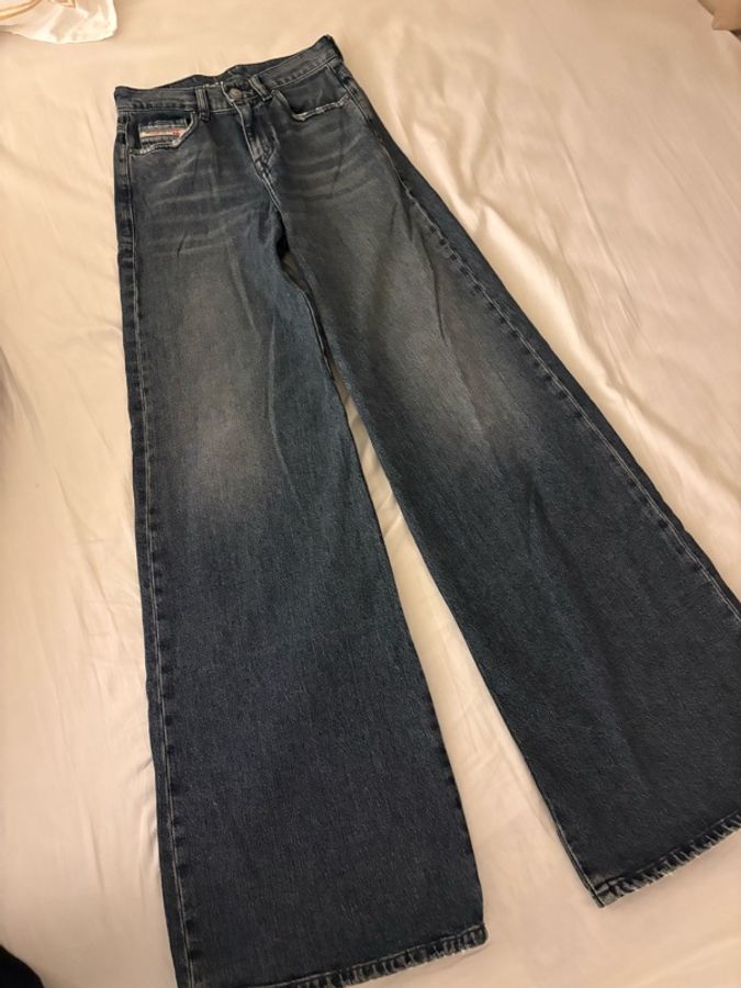 DIESEL 深藍刷色寬版牛仔褲 W23-5