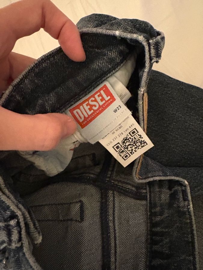 DIESEL 深藍刷色寬版牛仔褲 W23-6
