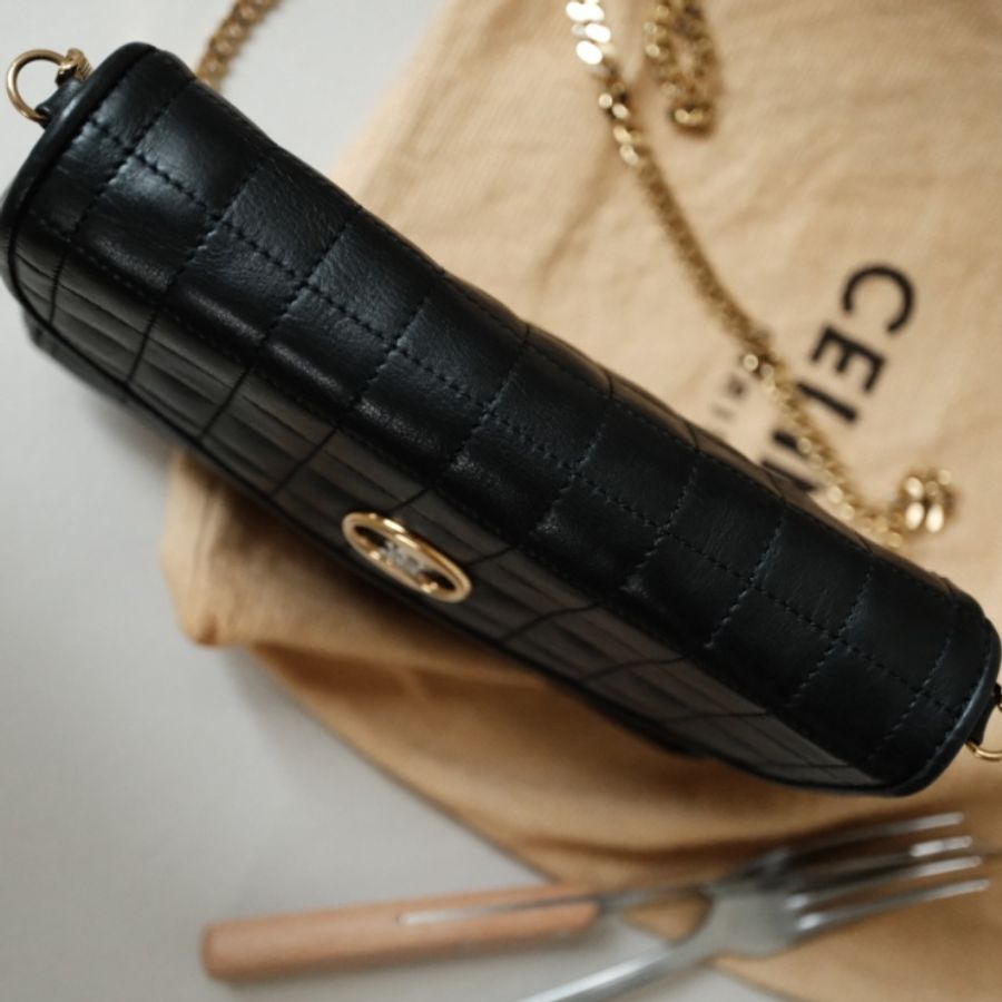 Celine Vintage 1980s 經典黑金方格壓紋 橢圓凱旋門小羊皮金鍊包-2