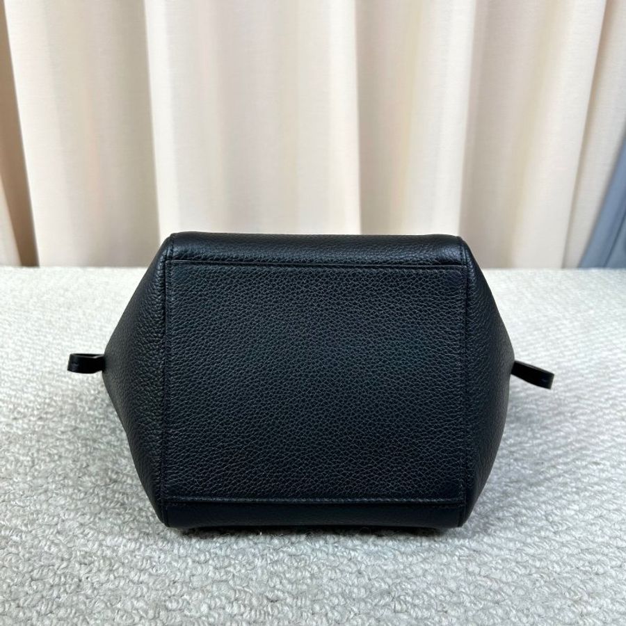 Fendi origami黑色摺紙包 14×14×19cm 99新配件塵袋-5