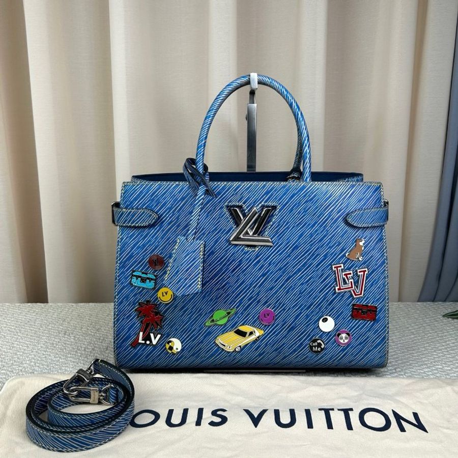 LV Twist tote牛仔藍徽章限量tote包 牛仔藍 銀色五金 30.5×12.5×22cm 98新配件塵袋 肩帶-1