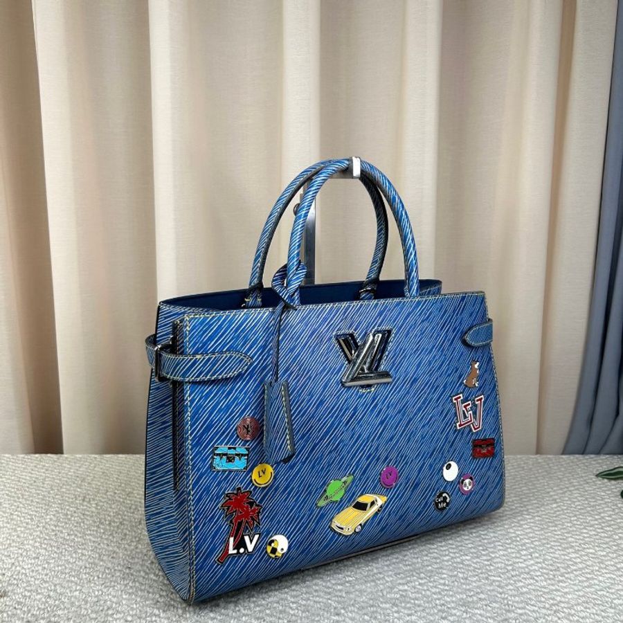 LV Twist tote牛仔藍徽章限量tote包 牛仔藍 銀色五金 30.5×12.5×22cm 98新配件塵袋 肩帶-2