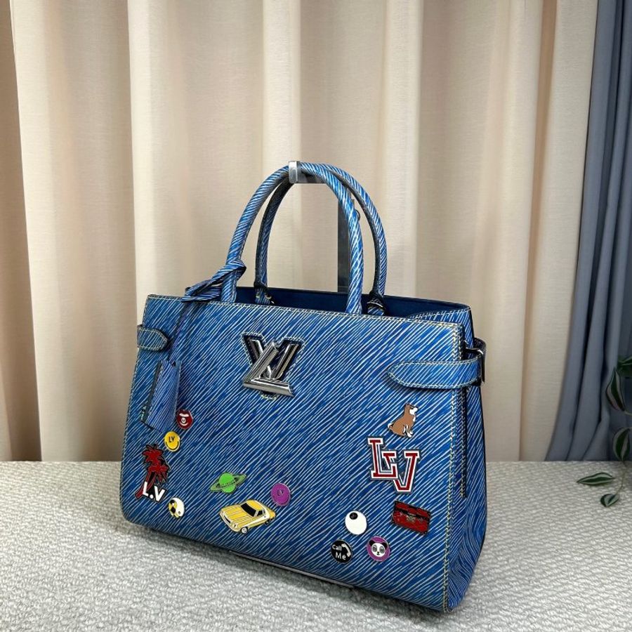 LV Twist tote牛仔藍徽章限量tote包 牛仔藍 銀色五金 30.5×12.5×22cm 98新配件塵袋 肩帶-3