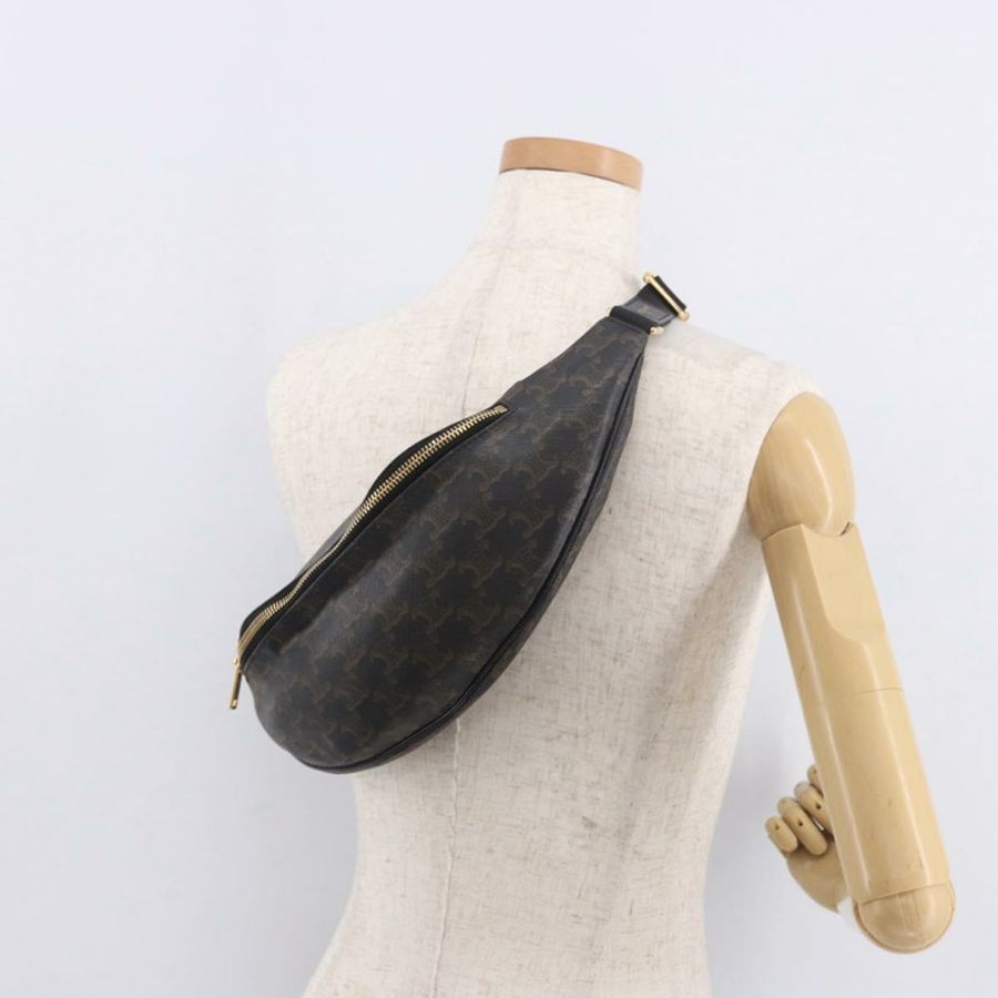 【日本直送】CELINE Triomphe 腰包 PVC 黑色金色 正品 183105M-23