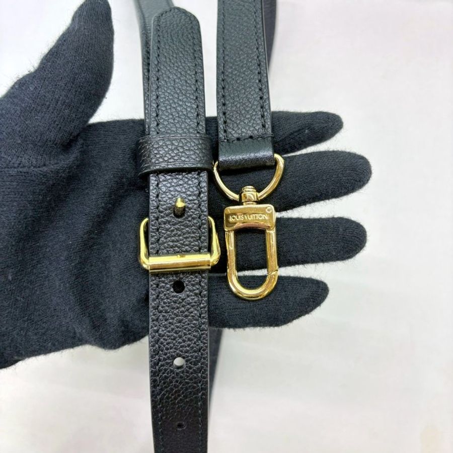 LV OnTheGo PM小款黑色鉚釘手提包-6