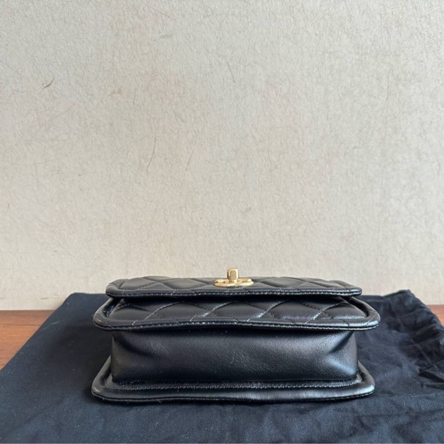Chanel 20B 黑金牛皮金幣豆腐包小號,約19cm,-8