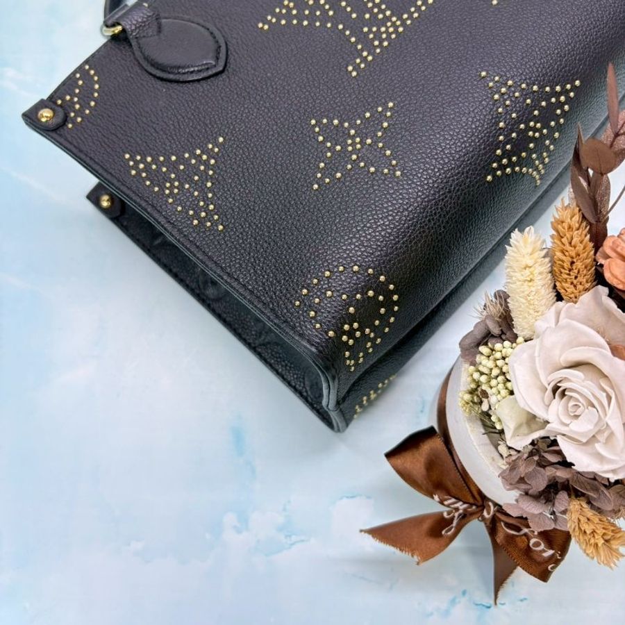 LV OnTheGo PM黑色鉚釘手提包-9