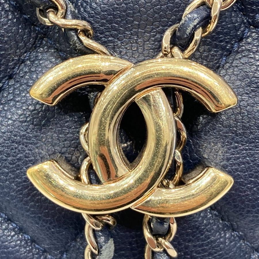 CHANEL 香奈兒 AS0894 CC Logo 菱格紋抽繩束口水桶包 深藍色 皮革 金釦-12