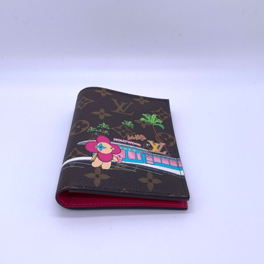 LV 路易威登 x Hollywood聯名款Drive Passport 動物塗鴉折疊帆布護照夾錢包 芯片款 尺寸10cm×14cm-3