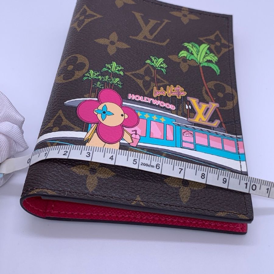 LV 路易威登 x Hollywood聯名款Drive Passport 動物塗鴉折疊帆布護照夾錢包 芯片款 尺寸10cm×14cm-5