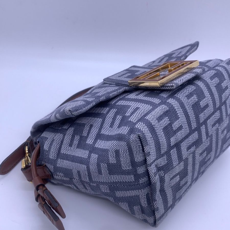 Fendi 芬迪Mamma Baguette 淺藍色FF老花丹寧牛仔手提單肩包 配有抽繩開合 可手提 也可斜挎-6