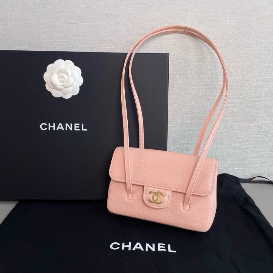Chanel香奈兒 Preppy coco
櫻花粉荔枝紋皮金扣
閒置新✨️-4