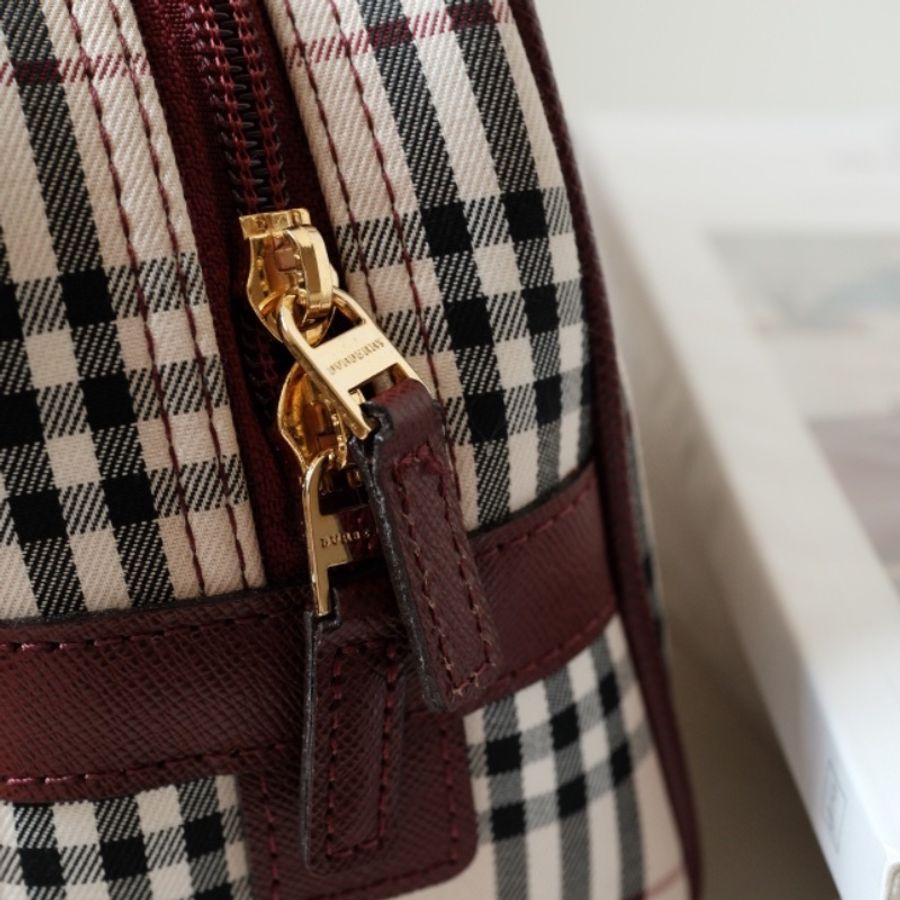 Burberry 經典 House Check 格紋拼接酒紅十字紋皮革波士頓包 / 保齡球包-3