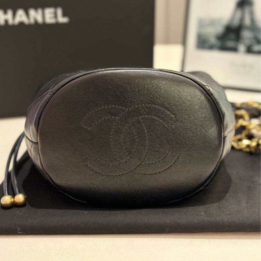 ✨Chanel香奈兒 黑金菱格雙金珠抽繩水桶包手提包斜挎包肩背包-4