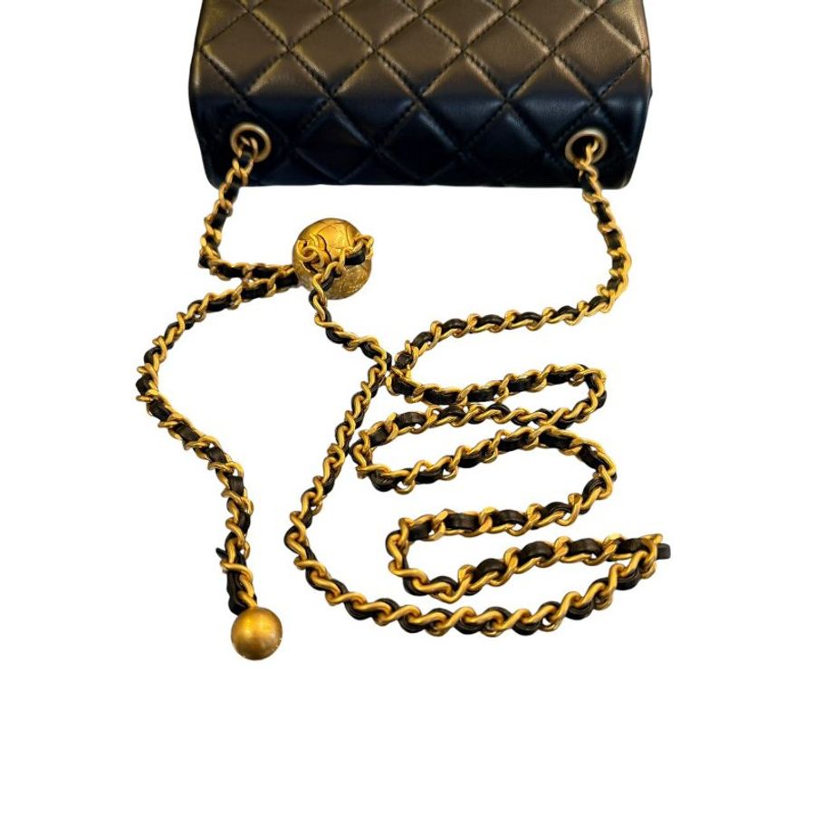 CHANEL黑金羊皮金球方胖斜背包-7