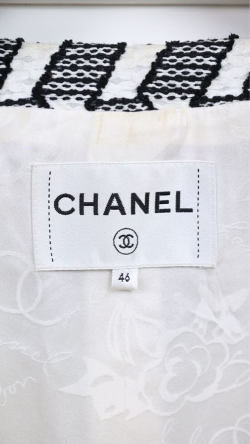 Chanel 16年航空机场系列斜条几何纹黑白外套FR46 23/10-30