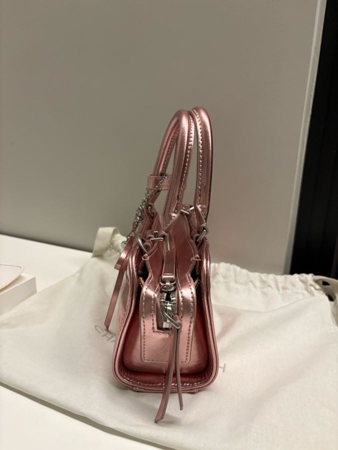 小Ck CHARLES & KEITH 金屬粉色蝴蝶結抓皺保齡球包-3