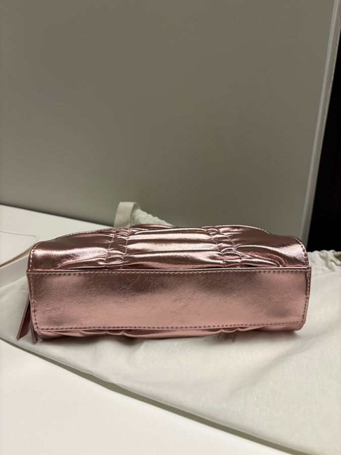 小Ck CHARLES & KEITH 金屬粉色蝴蝶結抓皺保齡球包-4