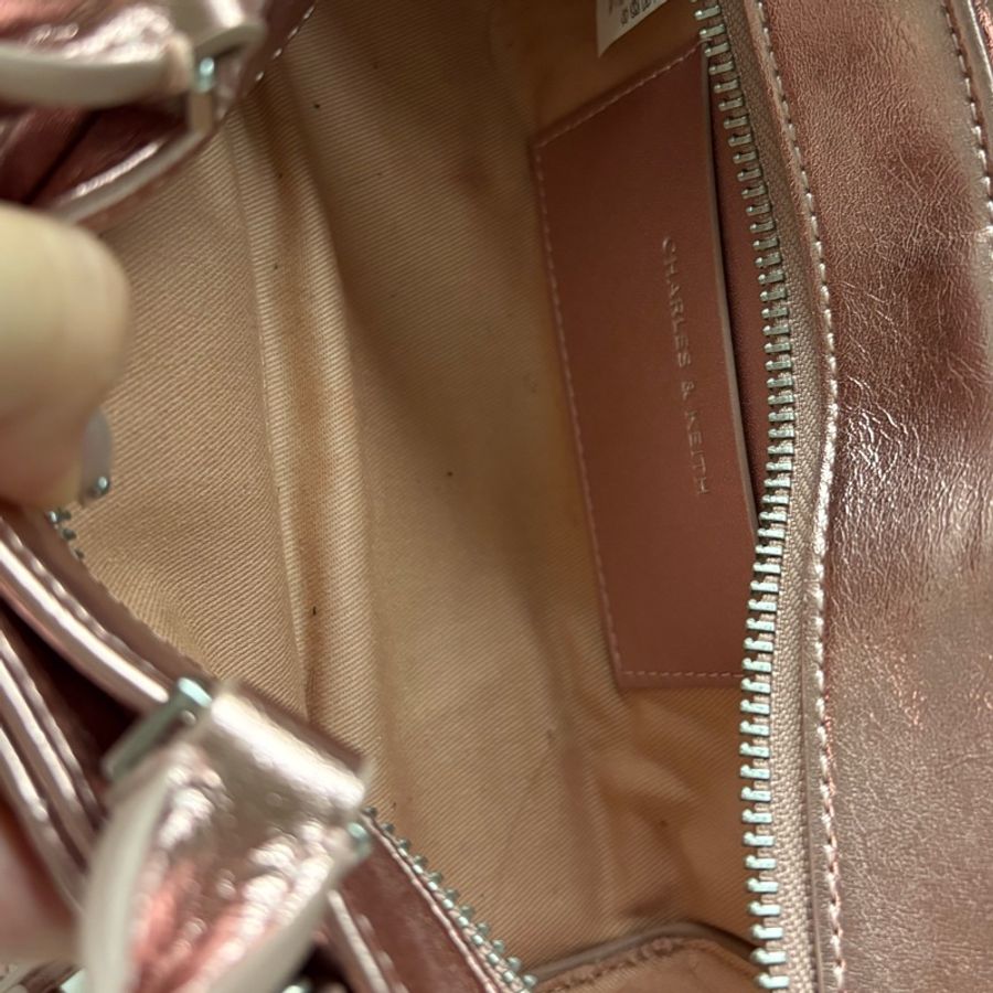 小Ck CHARLES & KEITH 金屬粉色蝴蝶結抓皺保齡球包-7