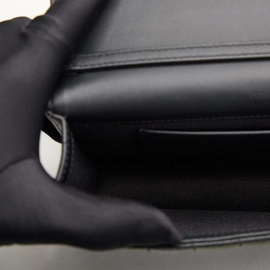 Burberry Lola woc so black斜背包-17