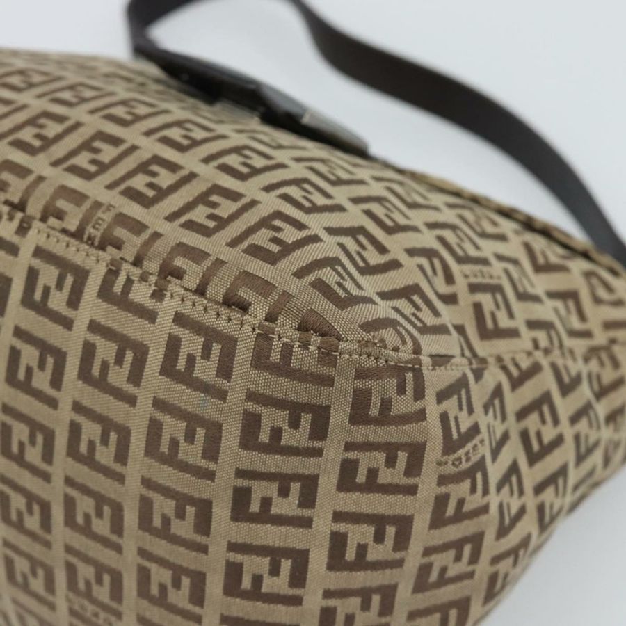 【日本直送】FENDI Zucchino帆布Mamma Baguette包 米色 銀色 8BR004 正品 ep15424V-8